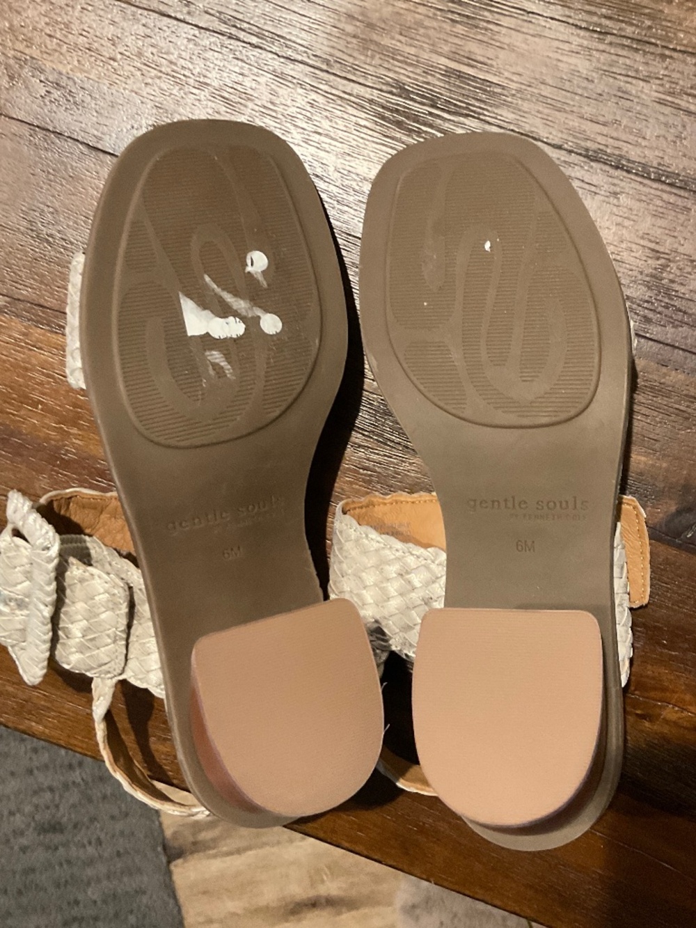 Gentle Souls Gentle Souls Madylyn Sandals Ice Metallic Size 6 - Picture 7 of 9